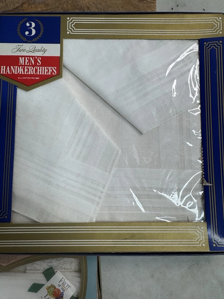 ENORME Lote de 37 Pañuelos De Colección Cosidos en Cruz Lino Encaje Transparente Ect Algunos Nuevo en Caja 1967+/- Foto 4 de 4