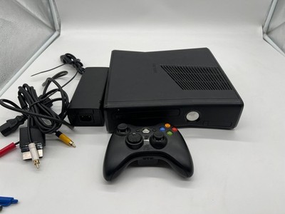 Microsoft Xbox 360 S Konsole Model 1439 - Schwarz mit Controller und Netzteil
