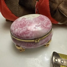 Pink  trinket box Porcelain With 4 Feets  ￼ Very Pretty