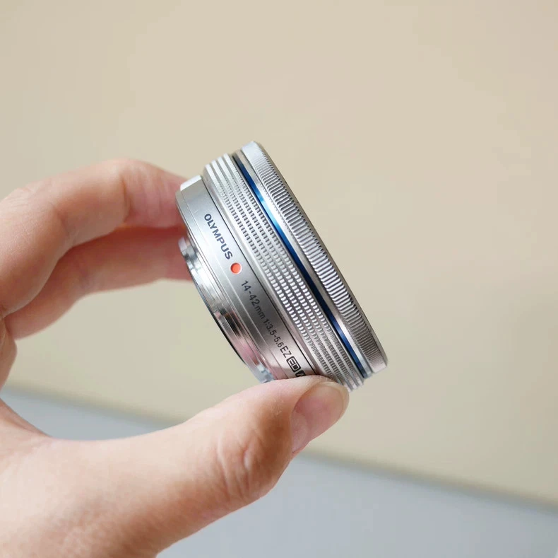 M.Zuiko 14-42mm f/3.5-5.6 EZ Lens for Olympus Panasonic M4/3-Mount Camera - Image 2 of 4