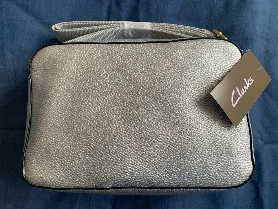 BNWT Clarks Gemmate Day Silver Crossbody Handbag Gold Accents, Webbing Strap - Image 2 of 4