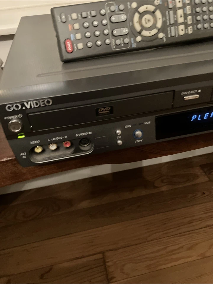 Go Video VR3840 Gravador de DVD VIDEOCASSETE VHS Player Combo Testado e Funcionando com Controle Remoto - Imagem 2 de 4