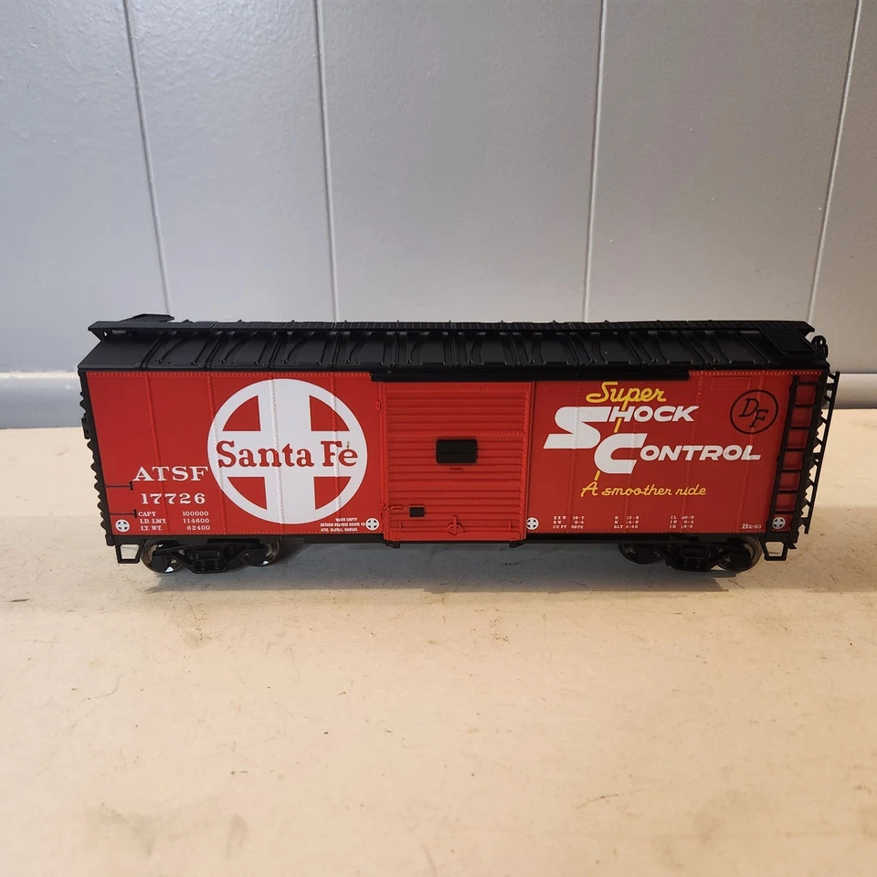 Atlas O 2001297-2 Trainman 40' Sliding Door Boxcar "Santa Fe" w/ 8' Door 2-Rail - Image 3 of 4