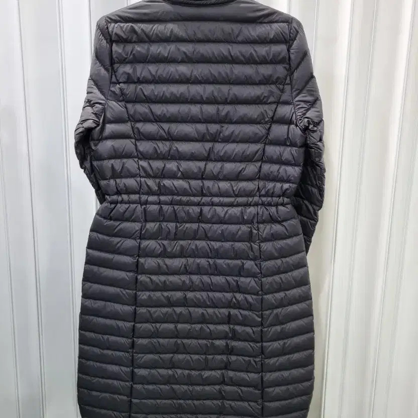 Long Lightweight Black Goose Down Padding Coat fo… - image 1