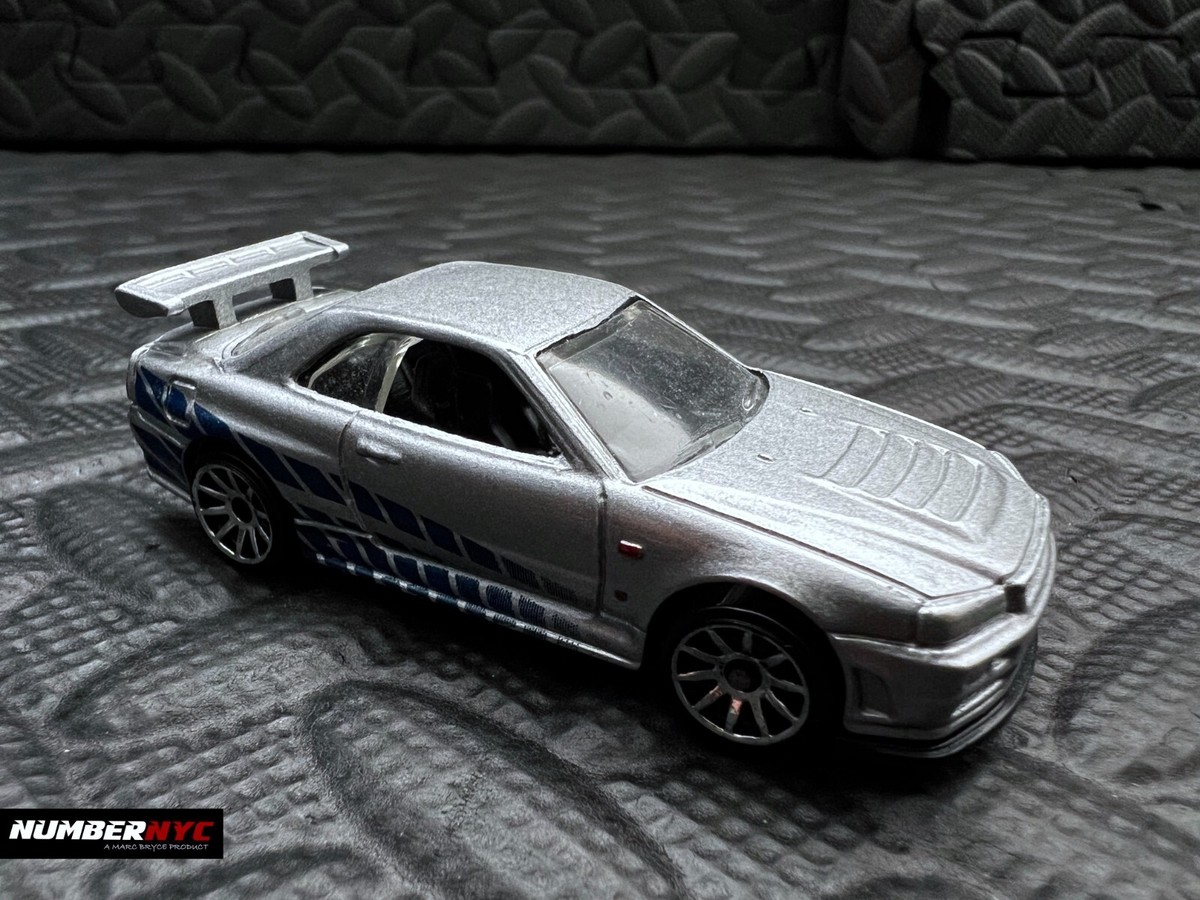 Hot Wheels die cast NISSAN SKYLINE GT-R R34 2009 Mattel
