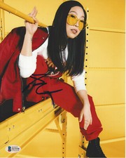  AWKWAFINA SIGNED 'CRAZY RICH ASIANS' 8X10 MOVIE PHOTO E ACTRESS BECKETT COA BAS