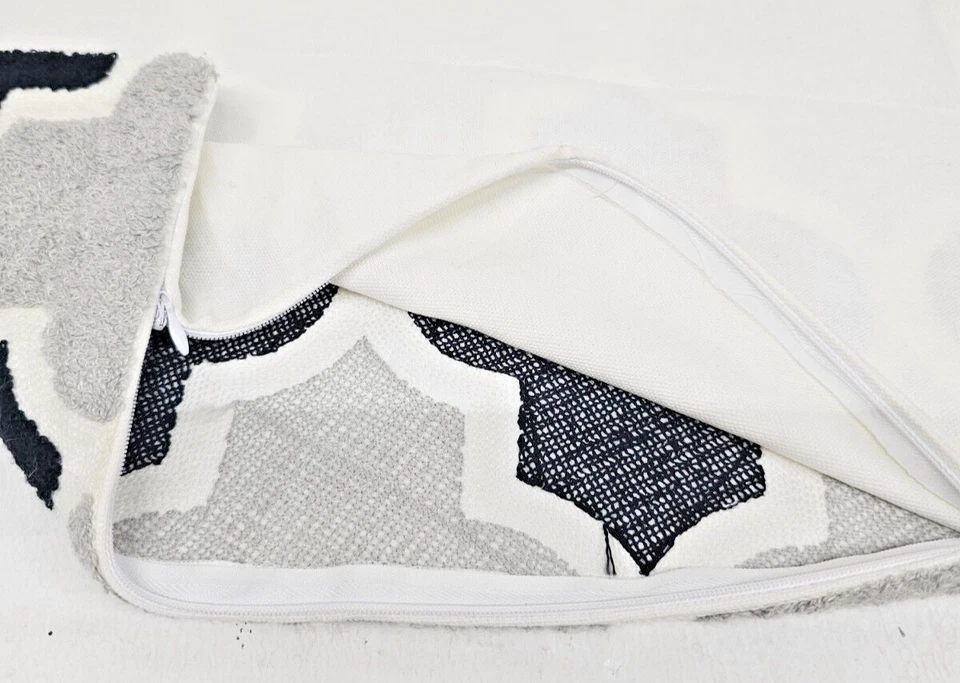 Funda de almohada pesada negra - gris y blanca 17,5 x 17,5 pulgadas por una cara Foto 3 de 4