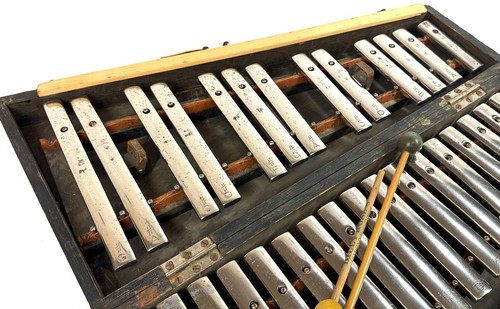 DEAGAN Roundtop Orchestra Bells Model 1120 Wood Case 31 Key Xylophone w/ Mallets - Picture 3 of 24