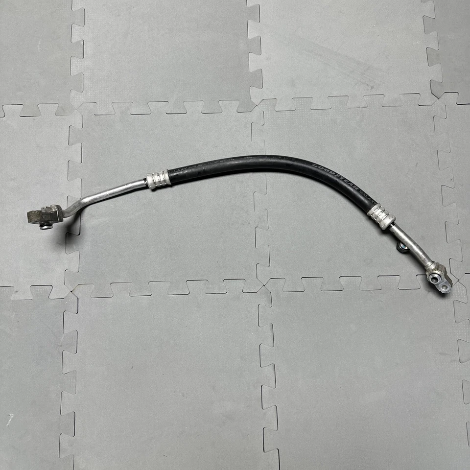 Manguera de succión de aire acondicionado Subaru Legacy Outback 2005-2009 2,5 L OEM 73425AG04B Foto 4 de 4
