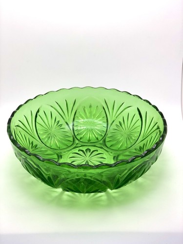Vintage Anchor Hocking Emerald Green Star & Medallion Cut Glass Bowl