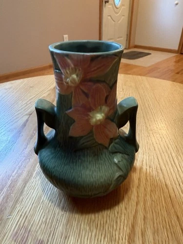 Roseville Pottery Clematis Double Handled Vase 106-7 Green