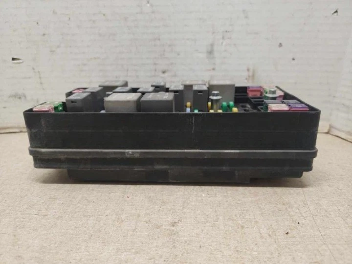 2007-2008 Ford Mustang Engine Fuse Box Assembly OEM - Image 2 of 4