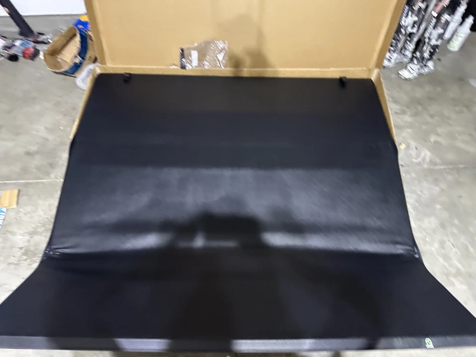 Cubierta de cama retráctil eléctrica para Ram 1500 cama de 5'7" Foto 2 de 4