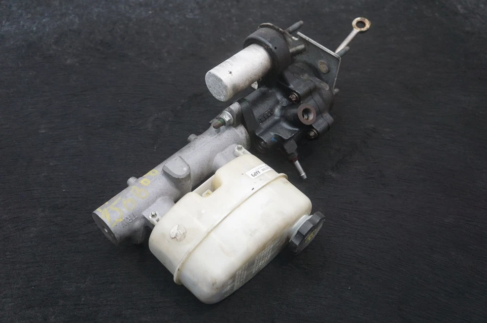 Depósito de cilindro de refuerzo de freno eléctrico 84472897 Chevrolet Silverado 3500 2015-19 Foto 4 de 4