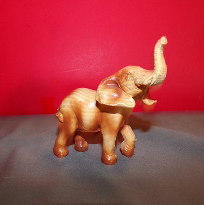 BEATIFUL 4in. Wood effect resin statue Elephant ''HE LOOKS HAPPY''