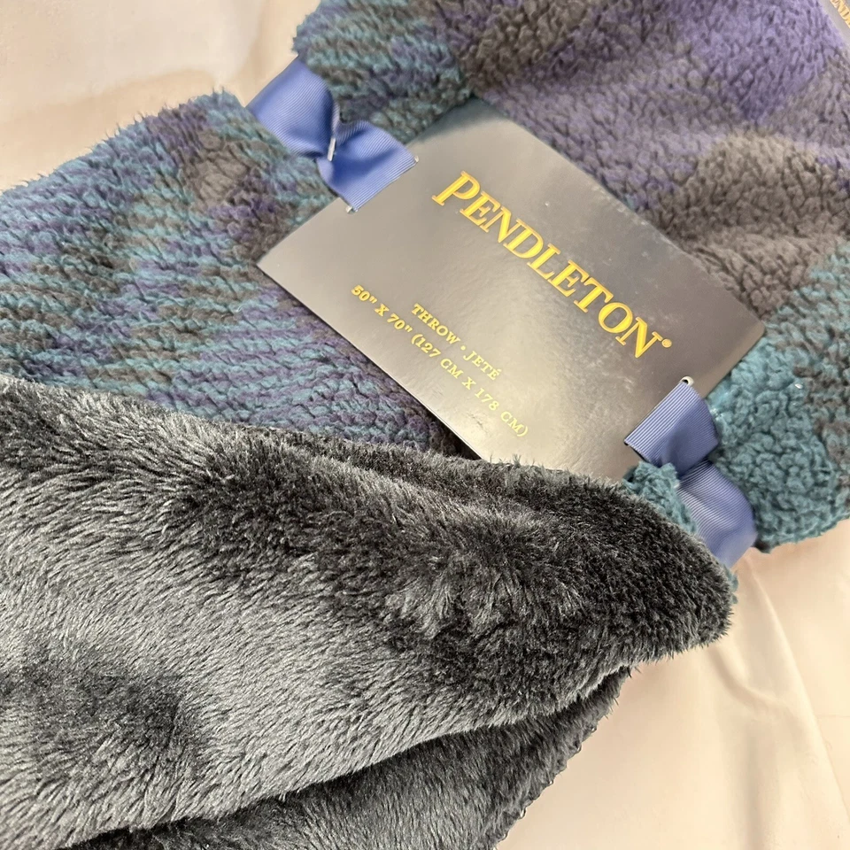 Pendleton Sherpa & Fleece reversible throw Green & Navy plaid Blackwatch NEW - Image 2 of 4