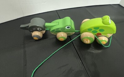 Pull-Along Frog Family Hape Wood Toy made in Germany