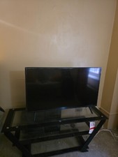 Samsung smart tv 43 inch / used but new