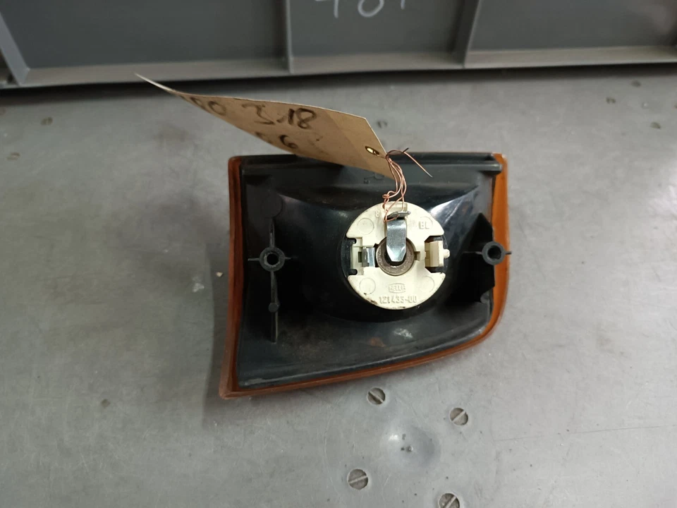 Indicatore di direzione originale VW Jetta I Hella anteriore destro 161953082 - Immagine 3 di 4