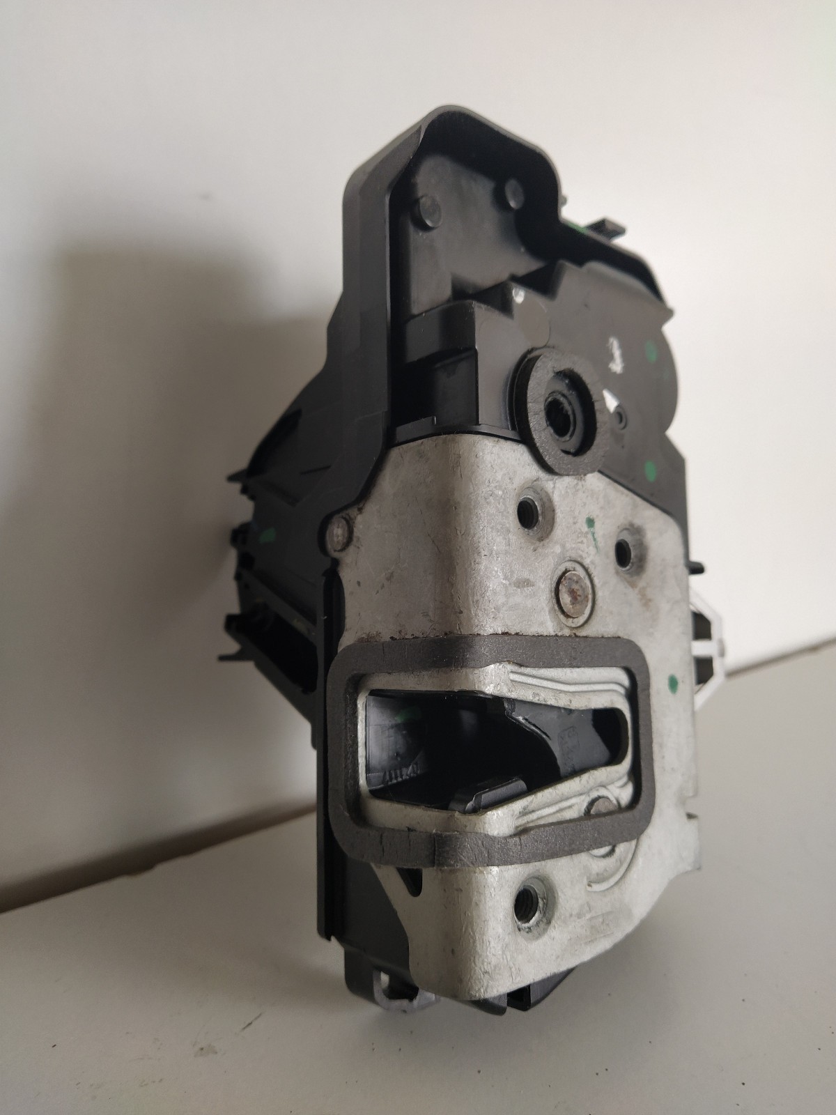 Gâche de porte avant droite Ford 2342583 mécanisme de fermeture neuf