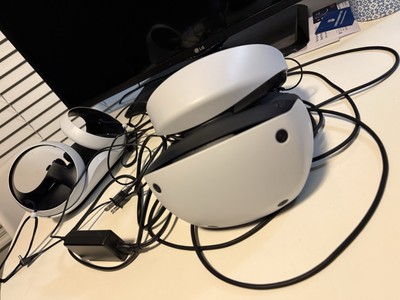 PSVR 2 Set, Controllers, Charging Station 