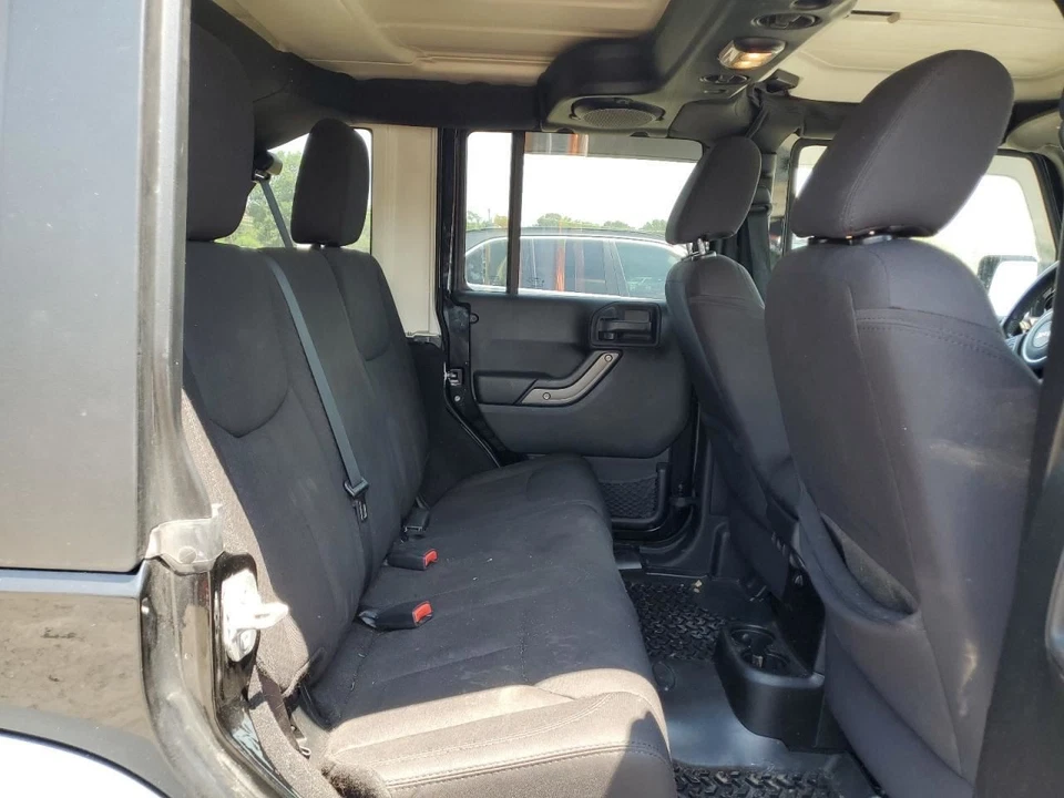 Radiator VIN W 6th Digit Jk Body Fits 07-18 WRANGLER 2998872 - Изображение 2 из 4