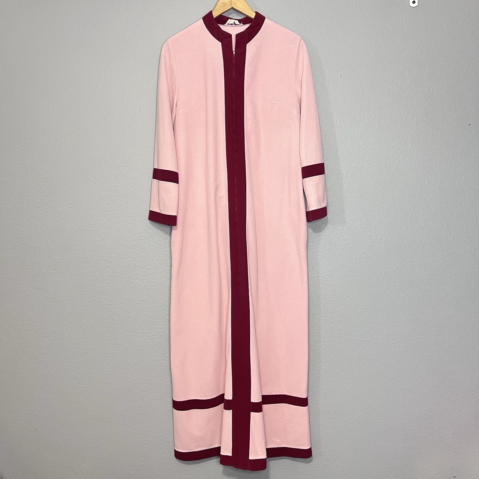 Vintage Vanity Fair Robe Housecoat Rare Pastel Pink   Variant Long Sleeve Zipper