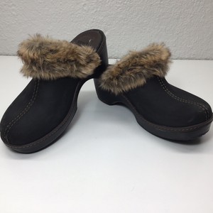 crocs cobbler fuzz clog