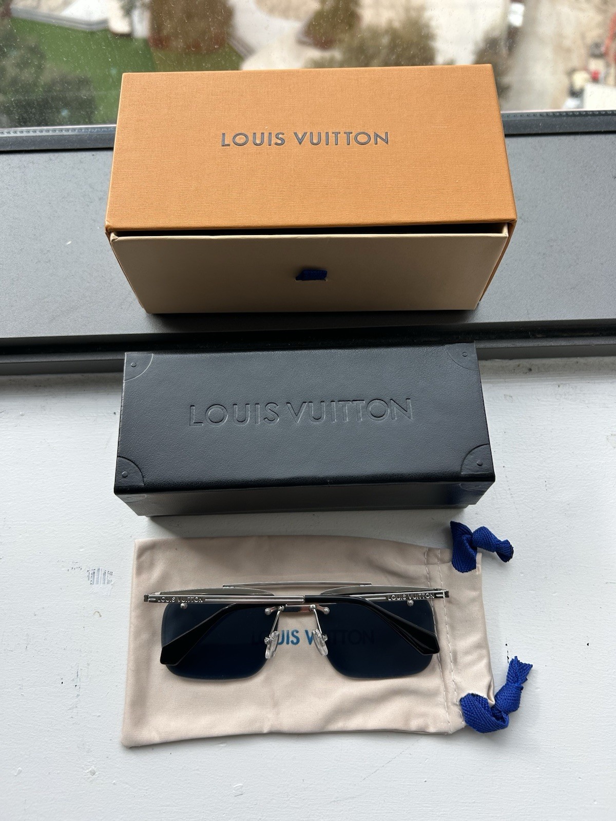 LV Super Vision Light Large Square Sunglasses - image 8