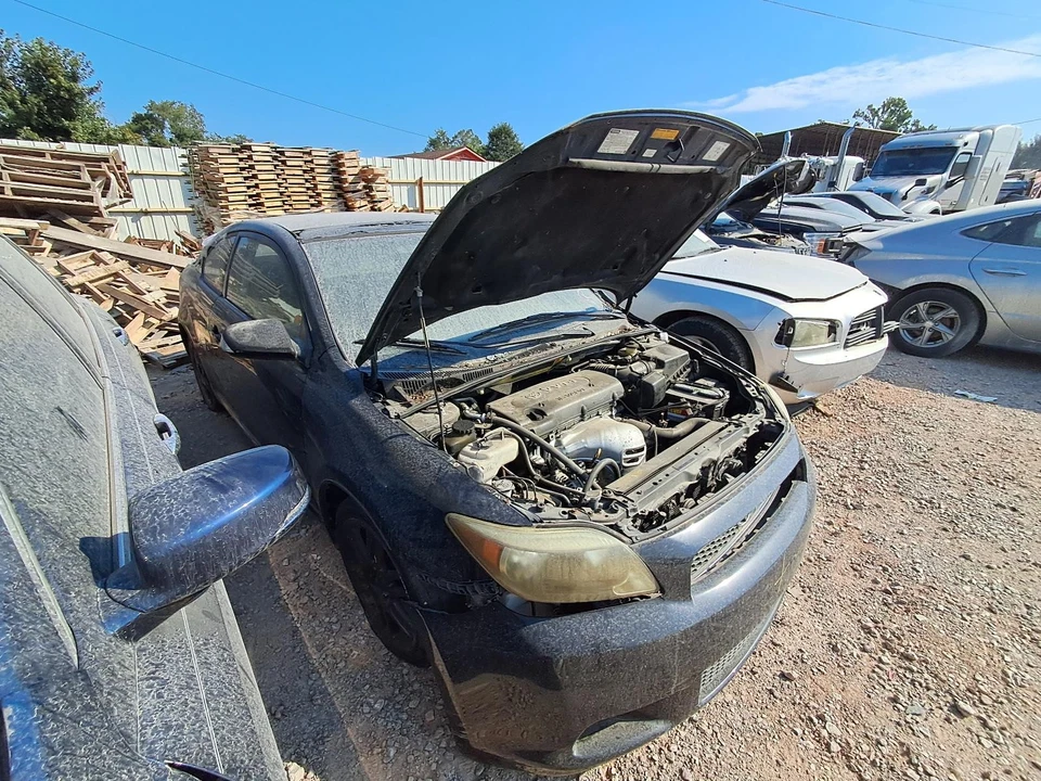 Used Front Right Door Assembly Front fits: 2005 Scion TC electric windows Front Foto 2 de 4