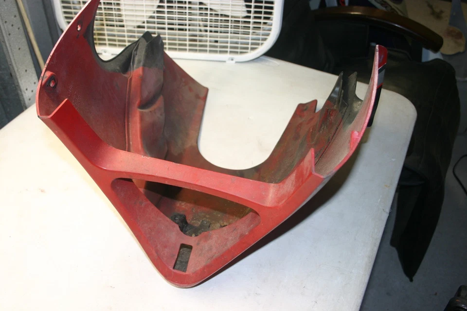 1985-1989 Kawasaki Ninja ZX600R lower front center fairing - Imagem 3 de 4