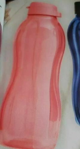 Articoli gialli Tupperware per l'organizzazione della cucina