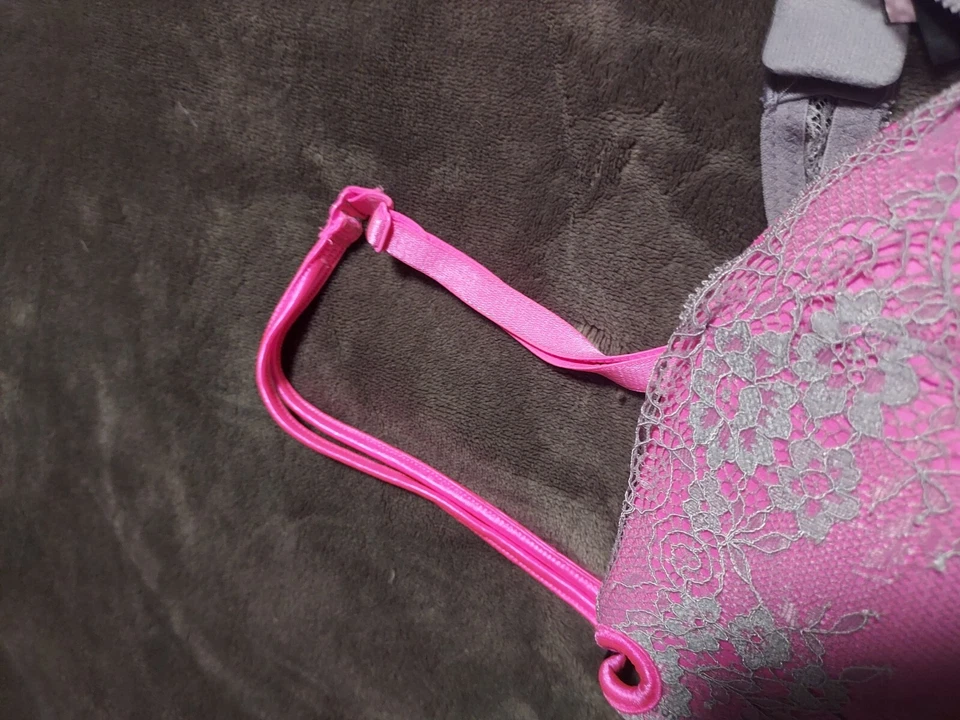 Sujetador push-up Victoria's Secret Sexy Little Things gris rosa intenso 34c Foto 3 de 4