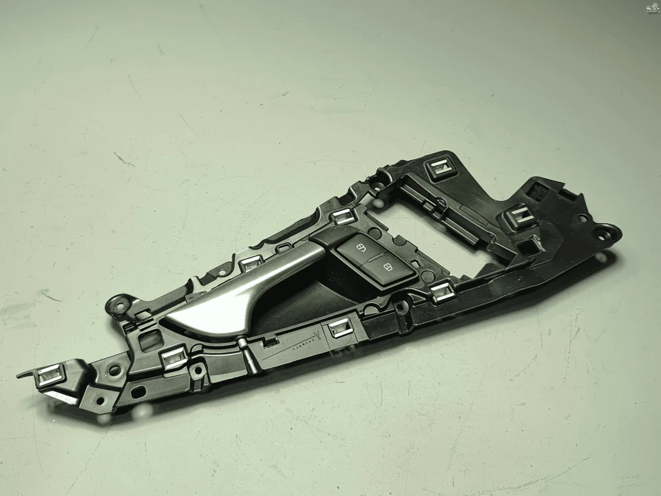 Manija de puerta interior del lado del pasajero delantero derecho OEM 2012-2018 Audi A6 S6 Foto 3 de 4