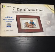 7 Inch Digital Photo Frame by GiiNii Wood Frame GP-7AWP-1 New in Box