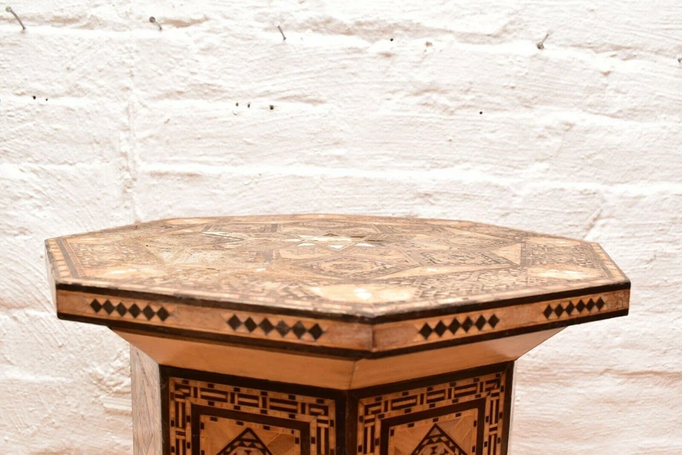 Mesa auxiliar egipcia con incrustaciones octágono pecho madreperla marroquí ATQ morisco Foto 2 de 4