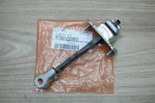 Bisagras de tapón de correa de retención de puerta trasera derecha trasera Subaru Genuine Liberty 63302FC003 OEM Foto 2 de 4