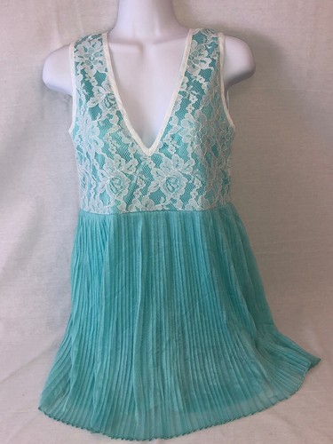 erGuo By Minty | Blusa Larga Bordada Como Nueva y Bronceada. - Imagen 4 de 7