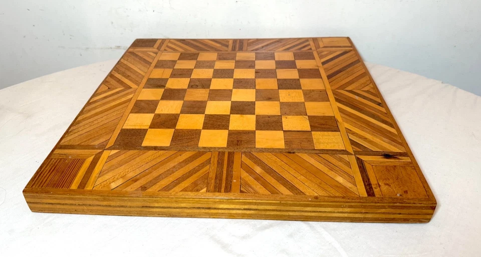 Tablero grande de ajedrez de marquetería de madera hecho a mano antiguo de alta calidad Foto 2 de 4