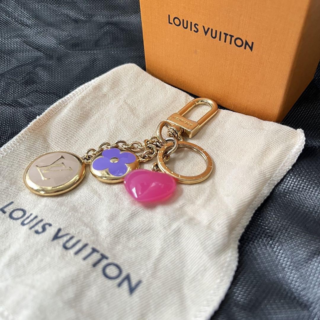 LOUIS VUITTON キーチャーム LOUIS VUITTON Key Holder Bag Charm LV Enamored Heart Gold M00819