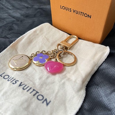 LOUIS VUITTON Key Holder Bag Charm LV Enamored Heart Gold M00819