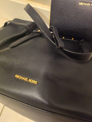 Michael Kors Large Black Tote Shoulder Bag w/ Pouch,  Zip/Snap With Wallet