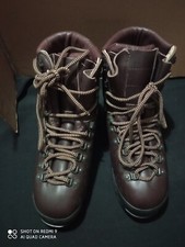 Scarponi  Anfibi da montagna Esercito Italiano . Misura 43.  Magazzino.