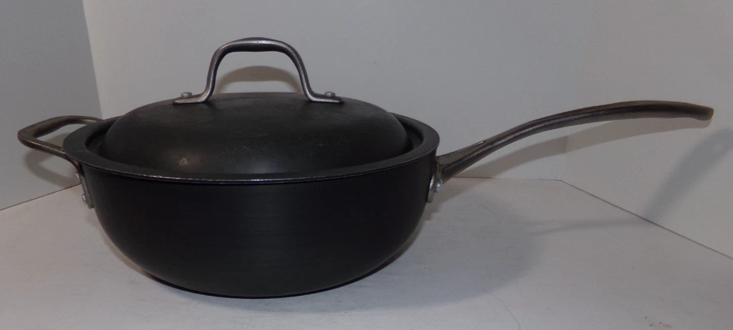 Calphalon Commercial Aluminum Company 10" Chefs Pan with lid