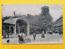 CPA Auvergne VICHY Les GALERIES PROMENOIRS  Tricycle