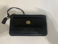 COACH Vintage Y2K Front Flap TurnLock Wristlet Clutch/Black