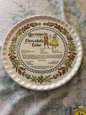 "Plato para servir pastel de chocolate alemán con fecha 1983 Royal China ~ 11,5"" con receta"