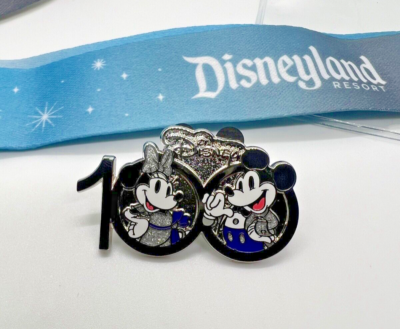 ディズニー100周年ストラップ Disneyland Disney 100 Years Lanyard and Pin Set New