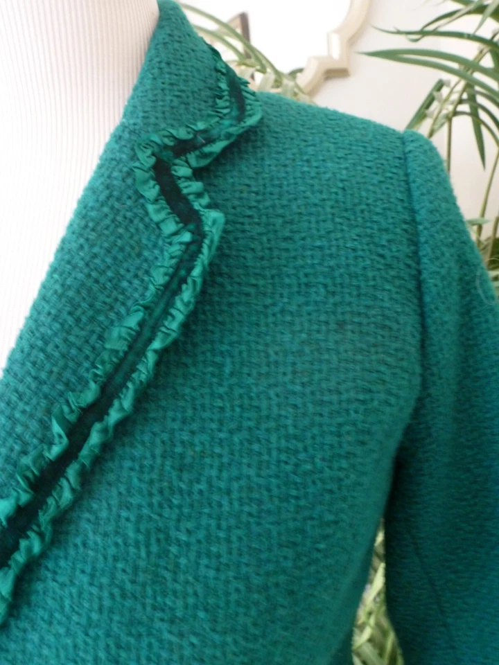 Chaqueta Blazer Joan Rivers Verde Esmeralda Tweed Talla 8 Terciopelo Volantes Borde Foto 3 de 4
