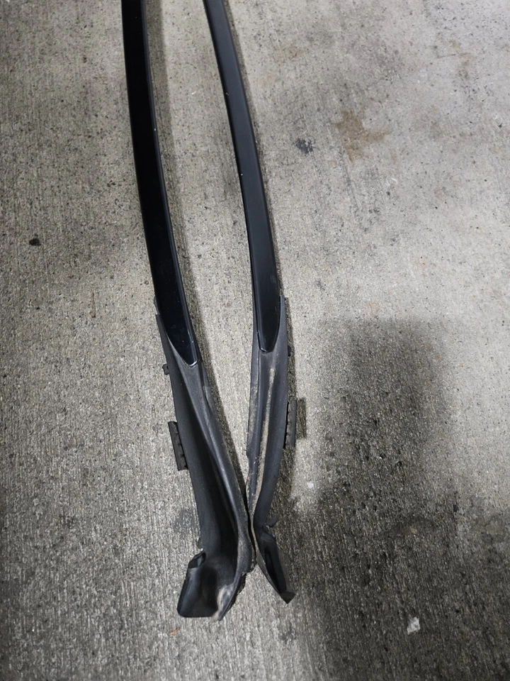 Par de molduras de parabrisas Cadillac DTS LH RH 2006-2011 15797597 15797596 FABRICANTE DE EQUIPOS ORIGINALES Foto 2 de 4